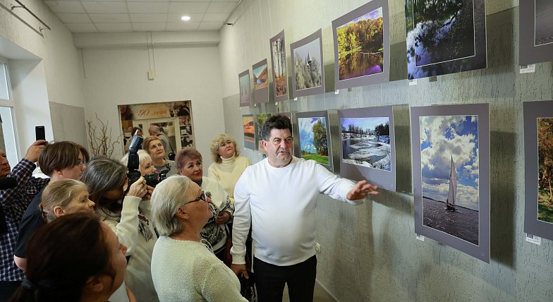 На ГТРК «Саратов» открылась персональная выставка фоторабот Бориса Игудина «Родные просторы»